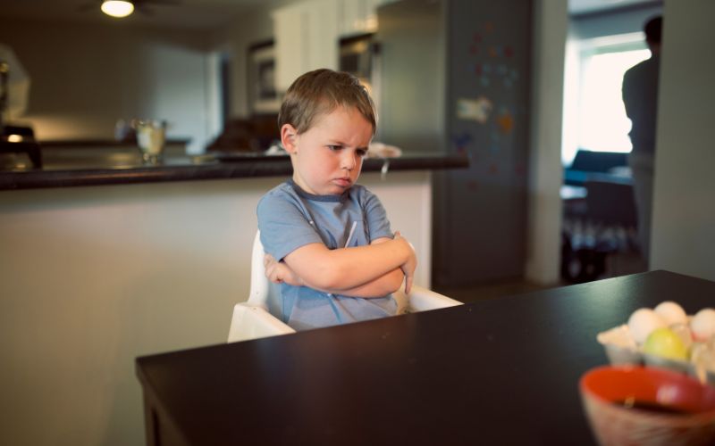 Dạy trẻ quy tắc giao tiếp - Vun đắp chuẩn mực và sự tử tế 8 Nếu cảm xúc nóng giận quá mức sẽ có thể dẫn đến nhiều sự việc không mong muốn xảy ra như nói những lời khiến người khác tổn thương