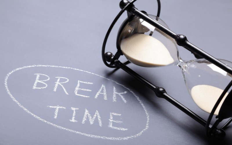 Dạy trẻ tăng động giảm chú ý cùng 9 kinh nghiệm "VÀNG" 11 Bố mẹ có thể cho trẻ ăn nhẹ hoặc vận động nhẹ trong khoảng nghỉ để trẻ giải phóng năng lượng và cải thiện sự tập trung