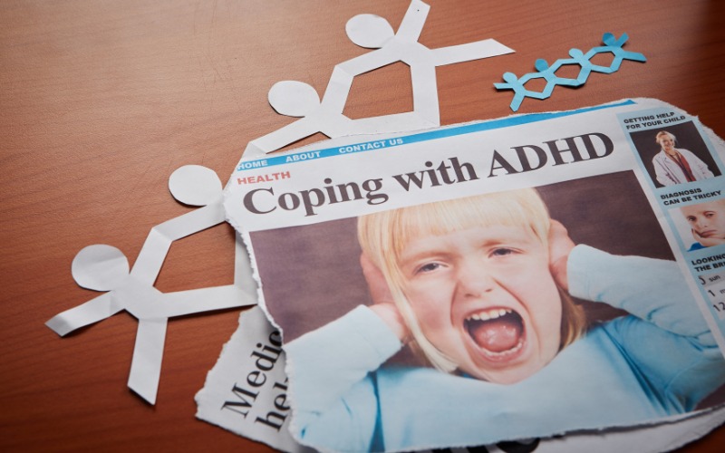 Dạy trẻ tăng động giảm chú ý cùng 9 kinh nghiệm "VÀNG" 2 Tăng động giảm chú ý gây cho người bệnh các vấn đề như khó duy trì được sự chú ý và khó kiềm chế bản thân về lời nói, hành vi thái quá hoặc hiếu động, bốc đồng