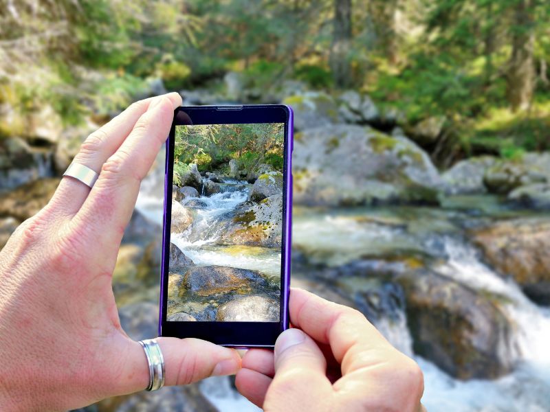 Chụp ảnh không những giúp con lưu giữ những khoảnh khắc đáng nhớ mà còn dạy trẻ yêu thiên nhiên hơn.