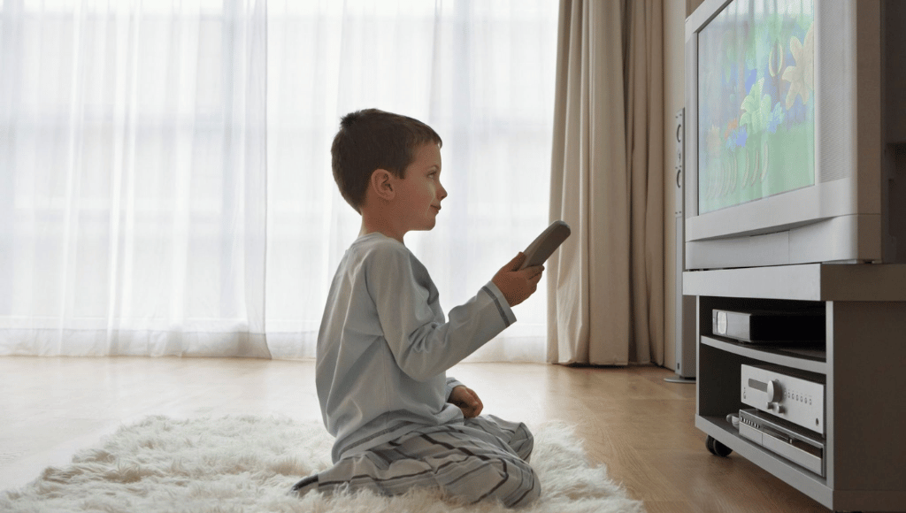 Để con được biết cách sử dụng các thiết bị thông minh trong gia đình bạn.