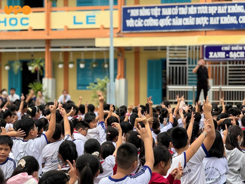 Các em được tham gia vào những trò chơi và tình huống giả định, từ đó luyện tập các kỹ năng cần thiết trong một môi trường thoải mái và vui vẻ.