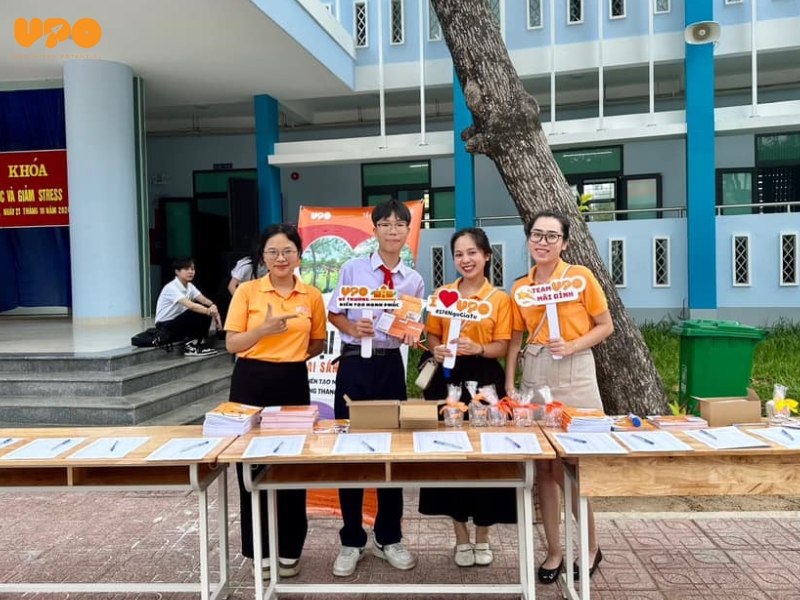 Rất nhiều phần quà trao tặng đến các em học sinh của trường