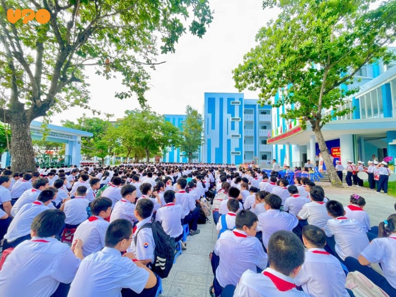 Thầy Nguyễn Hải Đăng trực tiếp đứng chia sẻ với các bạn học sinh