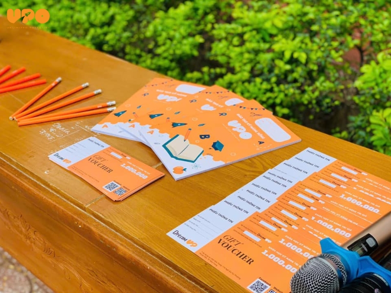 Rất nhiều món quà giá trị, đặc biệt là voucher khóa học trị giá 1.000.000 đồng