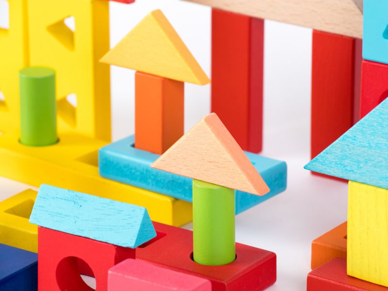 Bộ đồ chơi gỗ xếp hình thông minh cải thiện được khả năng vận động của bé cũng như sự khéo léo