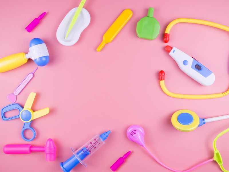 Đóng vai theo ngành nghề bé thích cũng giúp bố mẹ định hướng và phát triển con dễ dàng hơn trong tương lai.