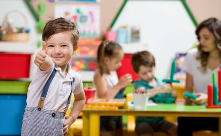 Giáo dục cảm xúc cho trẻ mầm non để con phát triển CÂN ĐỐI và LÀNH MẠNH 3 Cho con quyền được tự đưa ra quyết định.