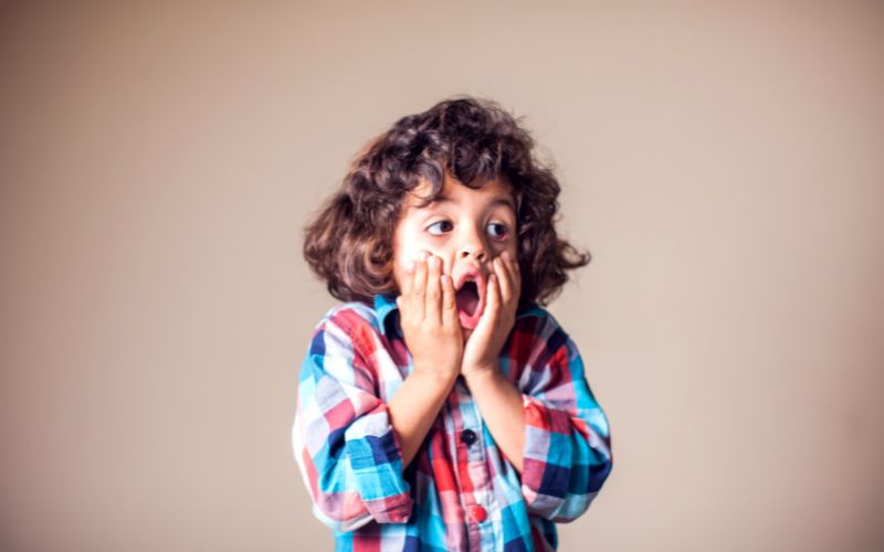 Bé hãy vận dụng kỹ năng giáo dục cảm xúc xã hội cho trẻ mầm non mà mình được dạy để có suy nghĩ tích cực