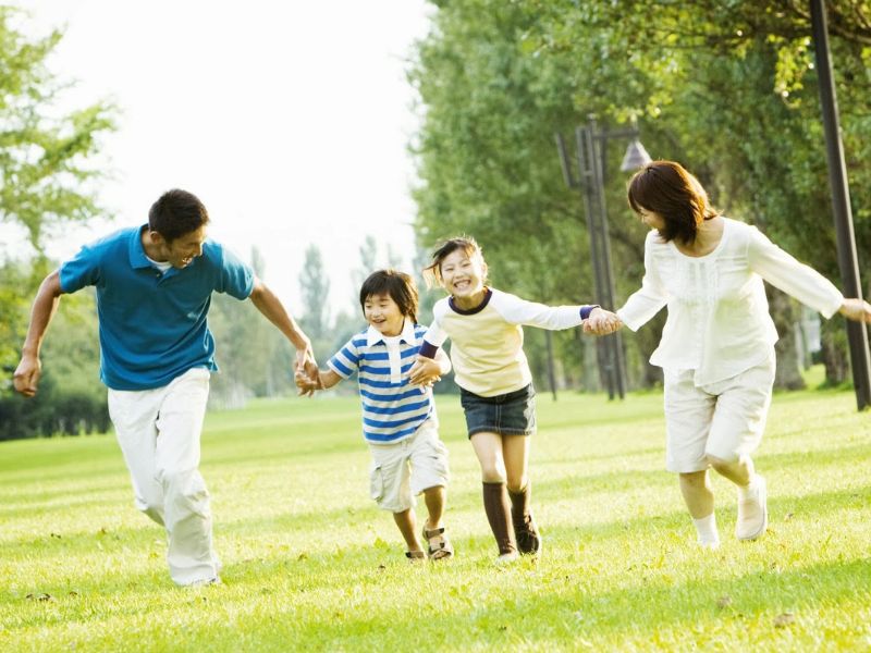 Tham gia hoạt động ngoài trời cùng nhau không những hỗ trợ cai nghiện game mà còn nâng cao sức khoẻ, cải thiện mối quan hệ trong gia đình