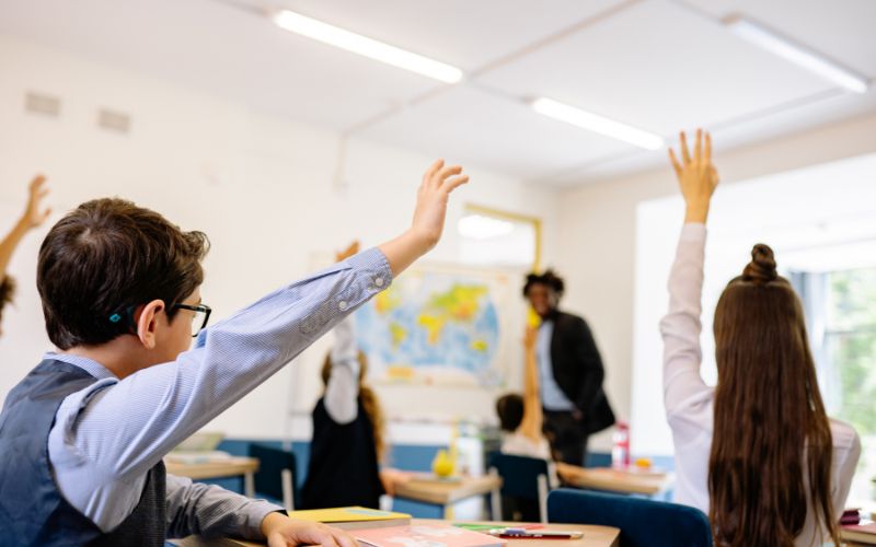 Nêu lên ý kiến cá nhân để giúp bé nhìn nhận được ý kiến của mình là đúng hay sai và nắm bắt được các cơ hội