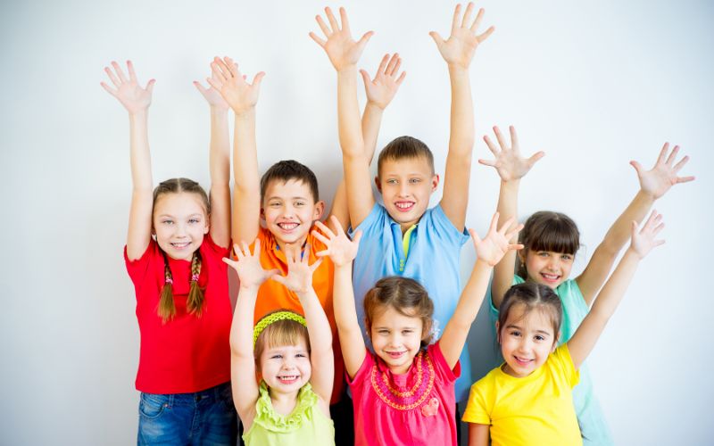 Ngoại hình gọn gàng, sạch sẽ giúp trẻ tự tin trong các mối quan hệ của mình