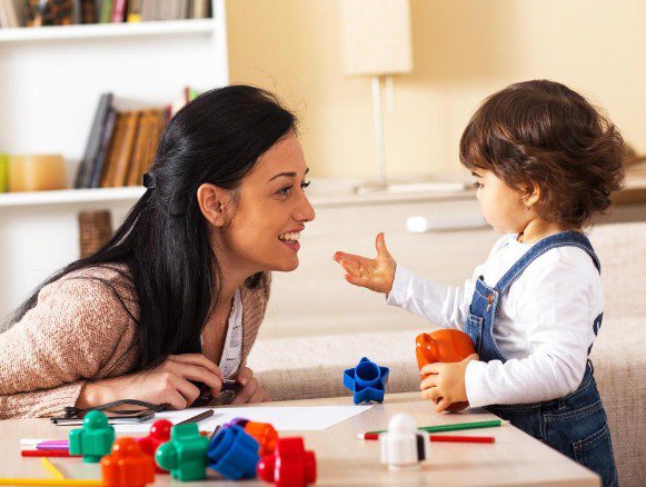 15+ cách giúp trẻ tự tin trong giao tiếp để TOẢ SÁNG 7 Làm thế nào để trẻ tự tin trong giao tiếp? Hãy khuyến khích con tự quyết, nói ra quan điểm/yêu cầu của mình