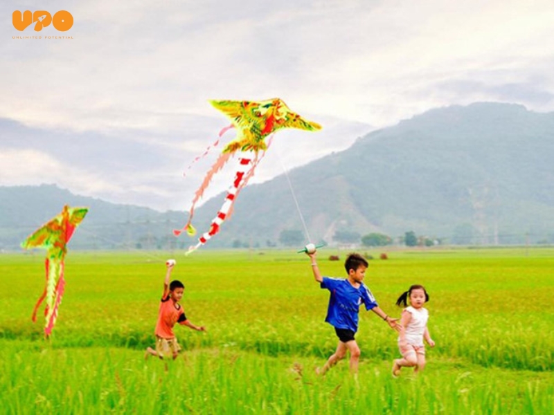 Thả diều là một hoạt động thú vị và bổ ích cho các bé trong mùa hè