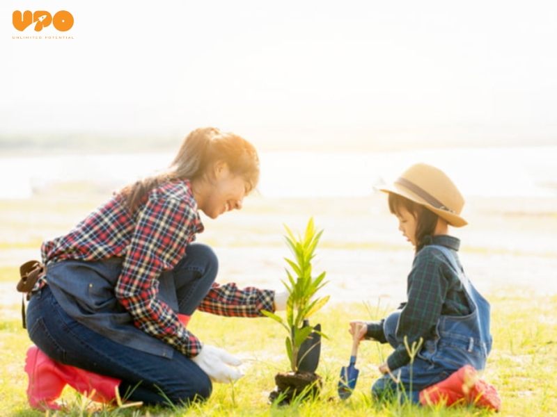 Trồng cây là một hoạt động rất ý nghĩa, con có cơ hội trải nghiệm và hiểu rõ hơn về quá trình phát triển của cây trồng