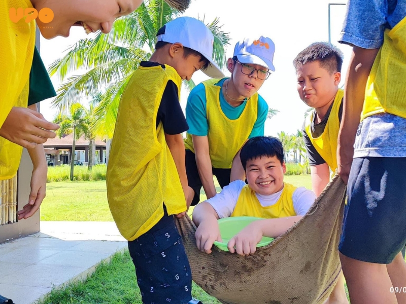 Học kỹ năng sống giúp con trở nên độc lập và tự tin hơn trong cuộc sống hàng ngày và đây cũng là nền tảng quan trọng giúp con phát triển toàn diện