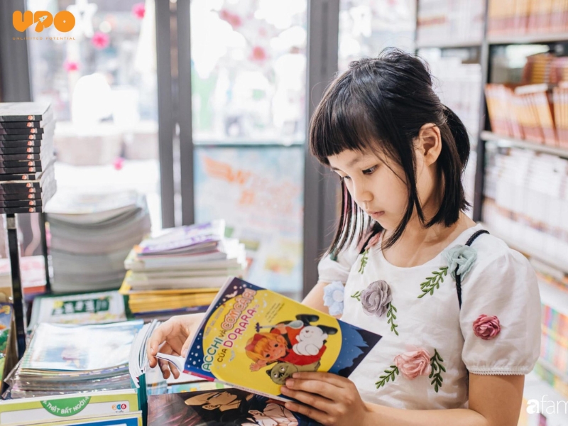 Tham gia hoạt động tại nhà sách và thư viện là một trải nghiệm hữu ích giúp trẻ phát triển từ những nền tảng giáo dục sớm
