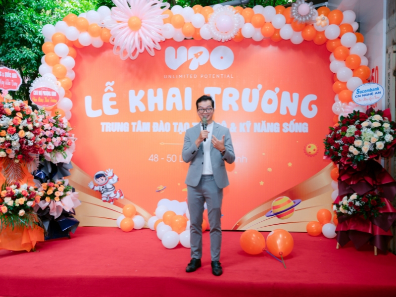 CEO - Lê Đặng Minh Nhật phát biểu tại lễ khai trương chi nhánh UPO Vinh - Nghệ An