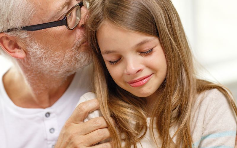 Bố mẹ cần quan tâm con và thấu hiểu con nhiều hơn, hãy cho con biết rằng lời nói xin lỗi thật sự không xấu