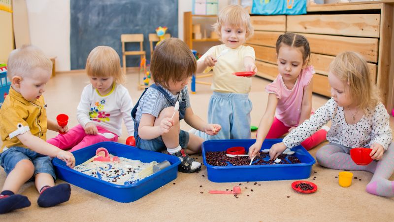 Vì sao nên bắt đầu cho trẻ mầm non học giao tiếp