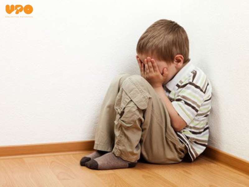 Mùa hè khiến con trở nên ít giao tiếp và thu mình do thiếu các hoạt động xã hội hoặc không có cơ hội gặp gỡ bạn bè