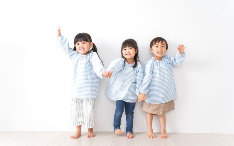 Kỹ năng sống bảo vệ bản thân - Dạy con mạnh mẽ trước xã hội 2 Giai đoạn trẻ còn nhỏ, chưa thực sự hiểu biết và ý thức được những vấn đề nguy hiểm xung quanh là giai đoạn dễ bị kẻ xấu lợi dụng nhất