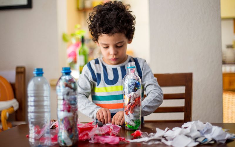 Kỹ năng sống bảo vệ bản thân - Dạy con mạnh mẽ trước xã hội 6 Chỉ cho bé những vật nguy hiểm và chỉ chơi các trò chơi an toàn