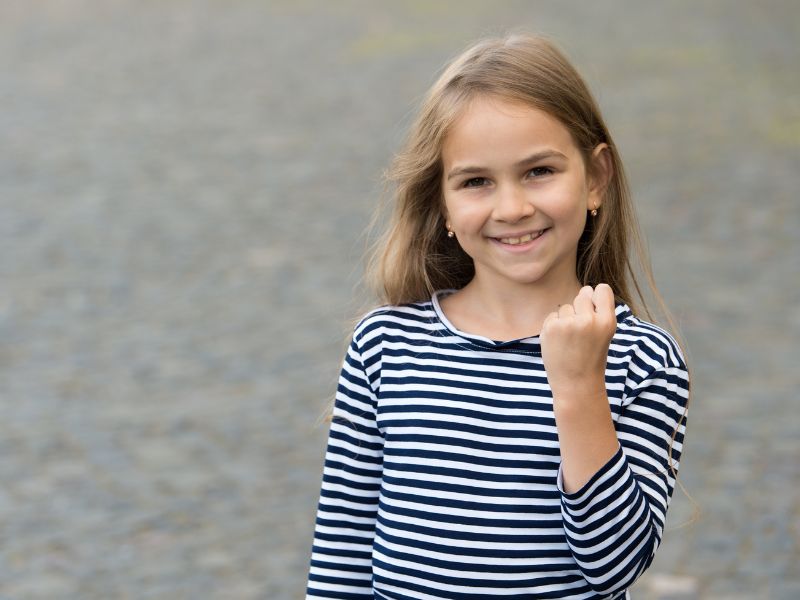 Dạy kỹ năng sống cho trẻ 8 tuổi - 16 kỹ năng TIÊU ĐIỂM 12 Tự tin giúp ích cho bé rất nhiều trong cuộc sống.