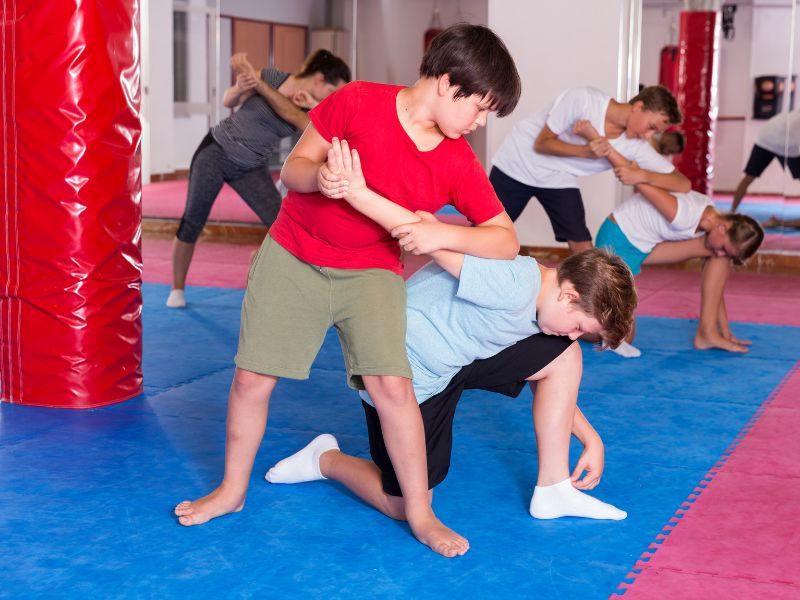 Dạy kỹ năng sống cho trẻ 8 tuổi - 16 kỹ năng TIÊU ĐIỂM 6 Ảnh minh hoạ chỉ là những kỹ năng cơ bản và nên được hướng dẫn phù hợp với độ tuổi của bé.