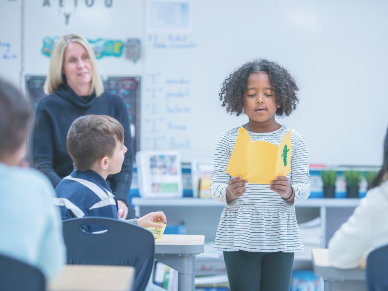 Dạy kỹ năng sống cho trẻ 8 tuổi - 16 kỹ năng TIÊU ĐIỂM 9 Kỹ năng sống cho trẻ 8 tuổi hiện đại không thể bỏ qua kỹ năng thuyết trình trước đám đông