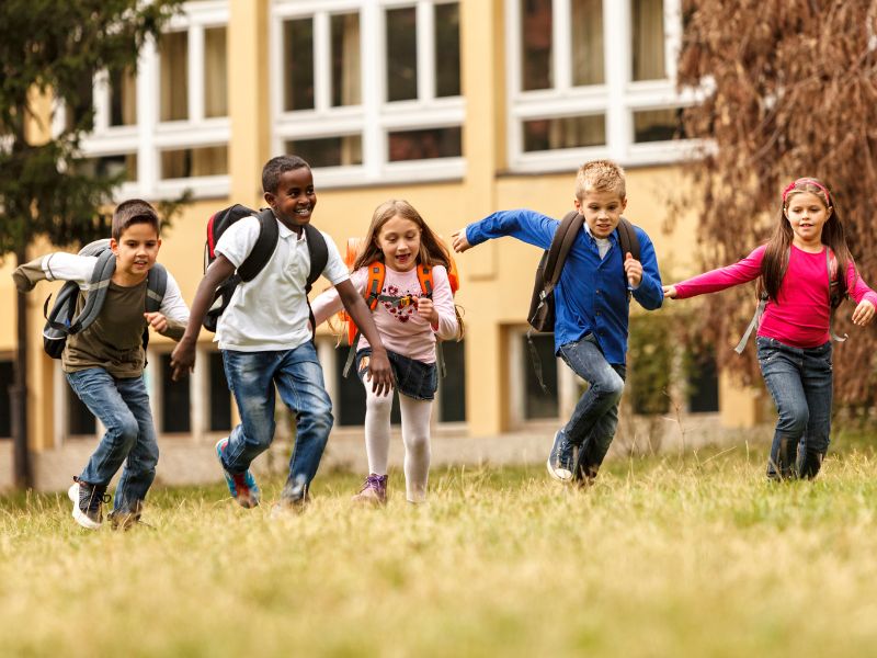 Dạy kỹ năng sống cho trẻ 8 tuổi - 16 kỹ năng TIÊU ĐIỂM 10 Để trẻ hòa nhập nhưng không “hòa tan” vẫn giữ được cái riêng của bản thân.