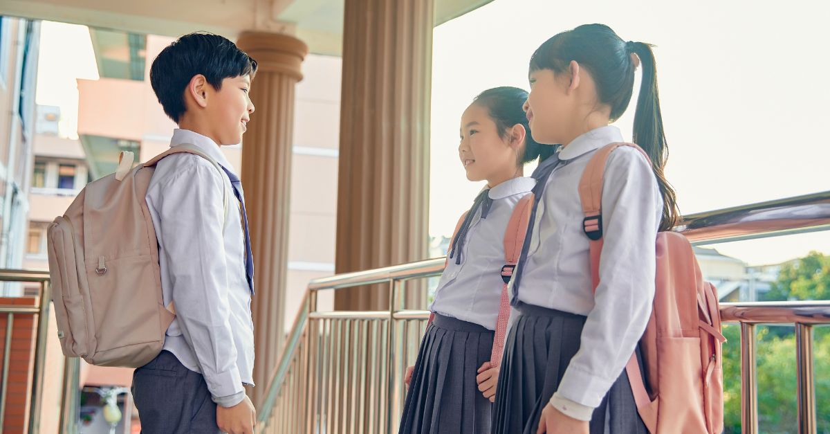 20+ kỹ năng sống dành cho học sinh để phát triển TỐI ƯU NHẤT 10 Kỹ năng giao tiếp bao gồm việc hiểu được thông điệp của người khác và truyền đạt thông điệp của mình một cách hiệu quả