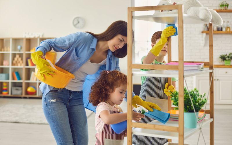 Kỹ năng sống gọn gàng ngăn nắp cho trẻ nên được giáo dục như thế nào? 9 Hãy để con hiểu rằng kỹ năng sống gọn gàng ngăn nắp giúp ích rất nhiều cho con trẻ