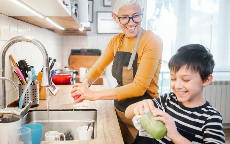 Bố mẹ cần cho con biết được ý nghĩa của các công việc và vì sao trẻ phải làm những công việc này