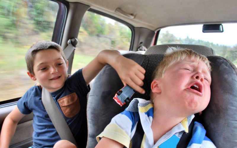 Kỹ năng cảm xúc là những kỹ năng giúp trẻ có thể điều chỉnh cảm xúc cá nhân theo hướng tích cực để có những hành vi phù hợp để có thể giải quyết các vấn đề hiệu quả