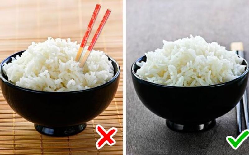 Theo quan niệm từ xưa, việc cắm đũa thẳng lên bát cơm chỉ dành để cúng lên tổ tiên