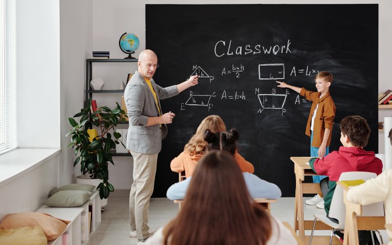 18+ kỹ năng sống cho trẻ tiểu học VỮNG CHÃI bước vào đời 12 Hãy rèn luyện cho bé những kỹ năng sống tiểu học về thuyết trình từ những ngày đầu bước vào tiểu học