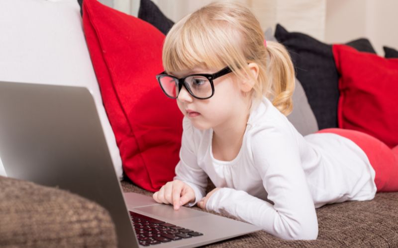 18+ kỹ năng sống cho trẻ tiểu học VỮNG CHÃI bước vào đời 11 Khi sử dụng mạng máy tính quá mức ảnh hưởng đến sức khỏe của trẻ