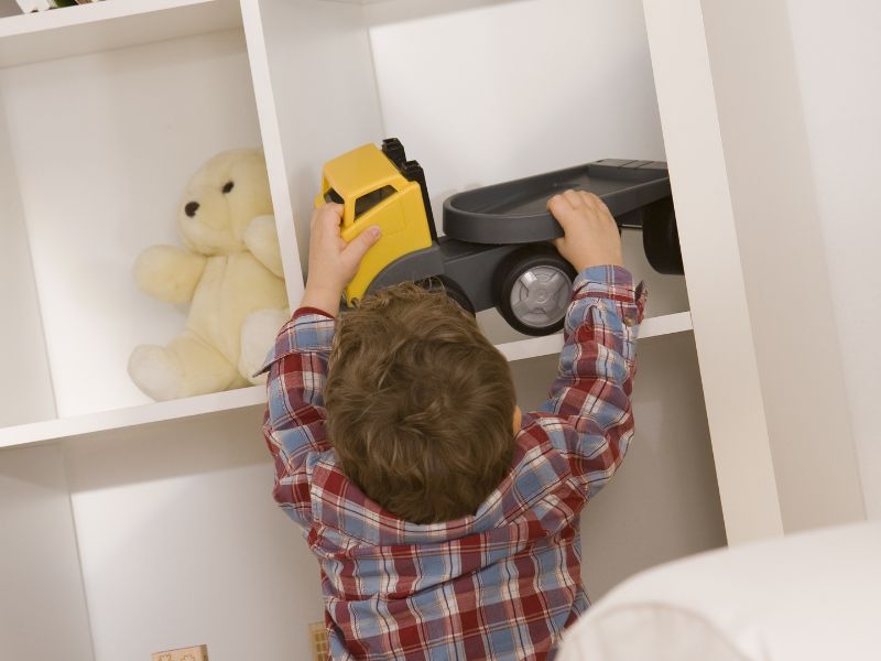 Dạy kỹ năng sống cho trẻ 4 tuổi - lứa tuổi con đầy sự tò mò! 11 4 tuổi là độ tuổi mà bé cần tập làm quen với xây dựng nề nếp, kỷ luật cá nhân