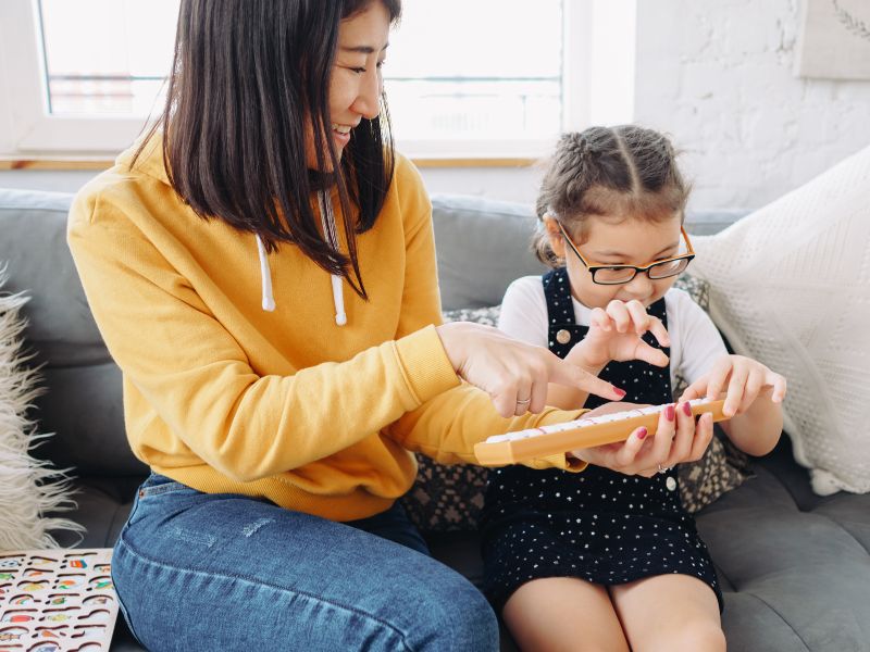 Dạy kỹ năng sống cho trẻ 4 tuổi - lứa tuổi con đầy sự tò mò! 14 Trong quá trình dạy con, ba mẹ hãy chọn những kỹ năng đơn giản và phù hợp với khả năng của trẻ