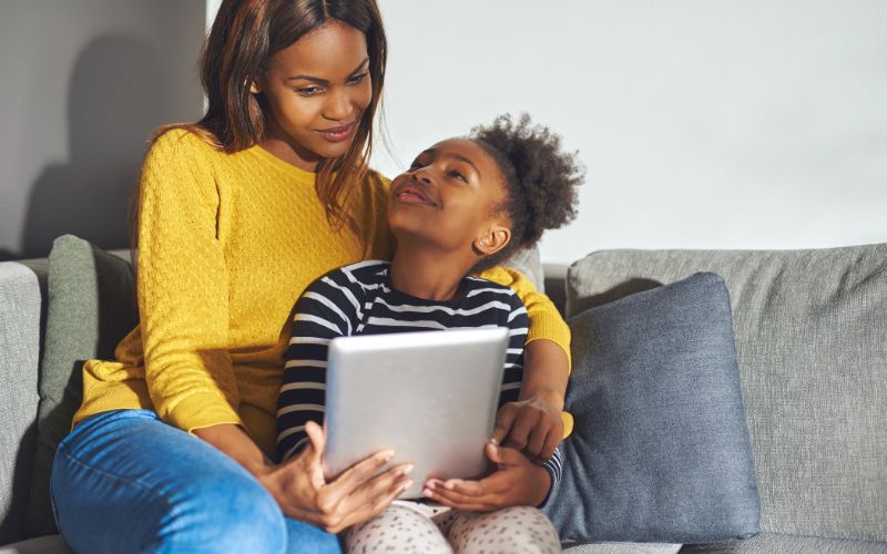 "Bí kíp" rèn luyện kỹ năng sống tự lập cho trẻ BÀI BẢN NHẤT 18 Mỗi lần con hoàn thành một công việc nào đó, hãy lắng nghe suy nghĩ của con