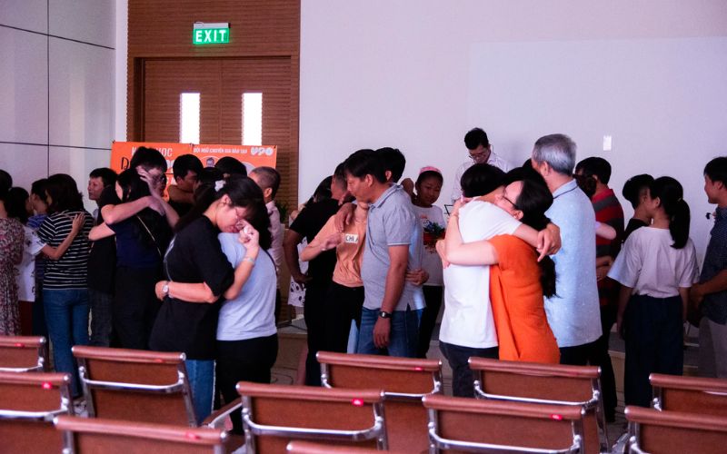 Trẻ tương tác, đồng cảm và yêu thương bố mẹ thông qua những khóa học kỹ năng mềm tại UPO