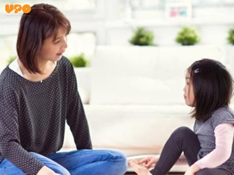 Lắng nghe con một cách chân thành và kiên nhẫn là bước đầu quan trọng