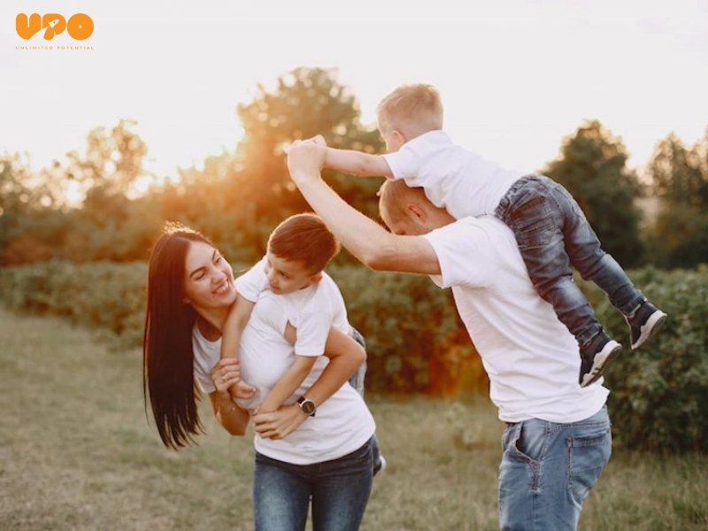 Khi con bỗng nhiên mất hứng thú với việc học, việc đưa ra những gợi ý và tạo cơ hội cho con đi giải trí là cách hiệu quả 