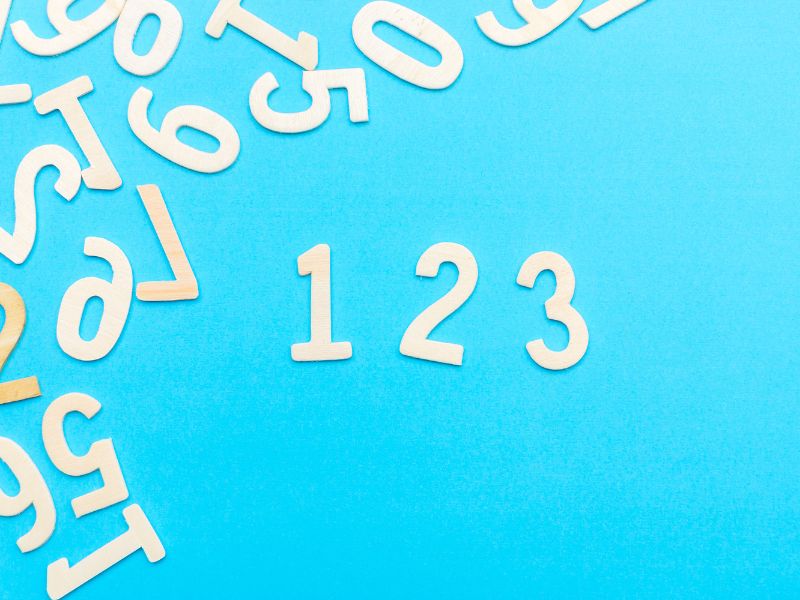 50+ trò chơi phát triển tư duy cho trẻ mầm non từ 3 - 5 tuổi 12 Giúp con yêu thích các con số thông qua trò chơi đếm số lượng đồ vật.