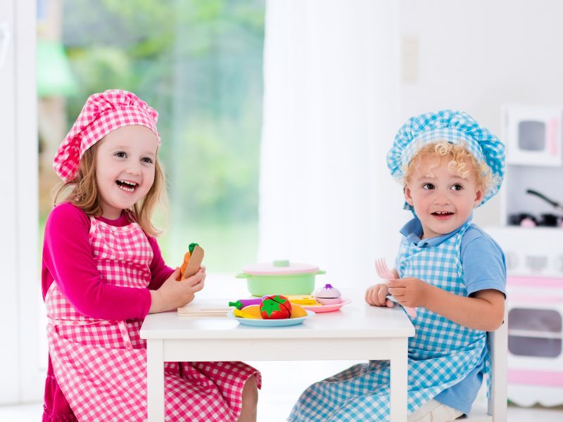 50+ trò chơi phát triển tư duy cho trẻ mầm non từ 3 - 5 tuổi 13 Chơi đồ hàng - trò chơi yêu thích mà các bé gái thích mê