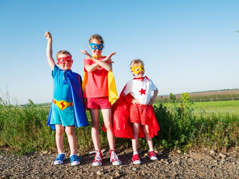 50+ trò chơi phát triển tư duy cho trẻ mầm non từ 3 - 5 tuổi 33 Đóng kịch là trò chơi phát triển tư duy cho trẻ mầm non được hầu hết các bé yêu thích