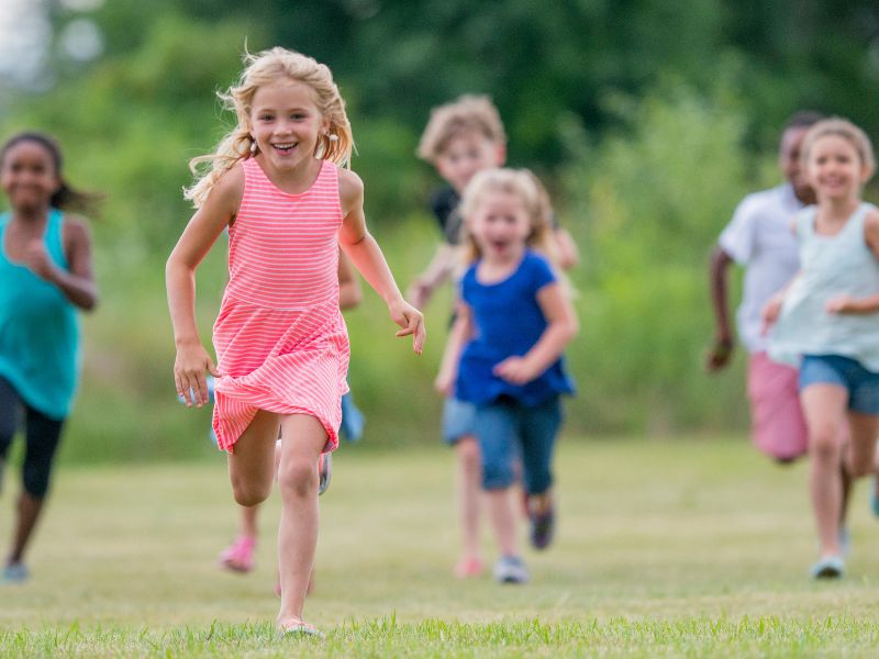 50+ trò chơi phát triển tư duy cho trẻ mầm non từ 3 - 5 tuổi 42 Trò chơi bắt cướp dân gian chưa bao giờ hết thú vị với các bạn nhỏ.