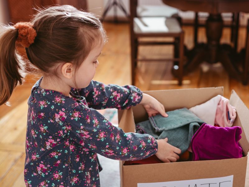 50+ trò chơi phát triển tư duy cho trẻ mầm non từ 3 - 5 tuổi 52 Biến công việc nhà thành trò chơi phân loại sẽ giúp bé yêu thích công việc này hơn.