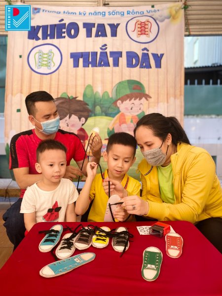 5 lớp học cho trẻ thiếu tự tin ở Đà Nẵng thể hiện bản thân 6 Trung tâm kỹ năng sống Rồng Việt là đơn vị đào tạo kỹ năng sống, nâng cao năng lực tư duy, sự tự tin dành cho con trẻ